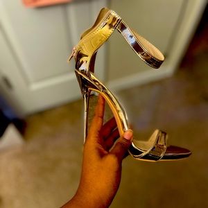 SHINY VERY HIGH HEEL NEVER WORN.